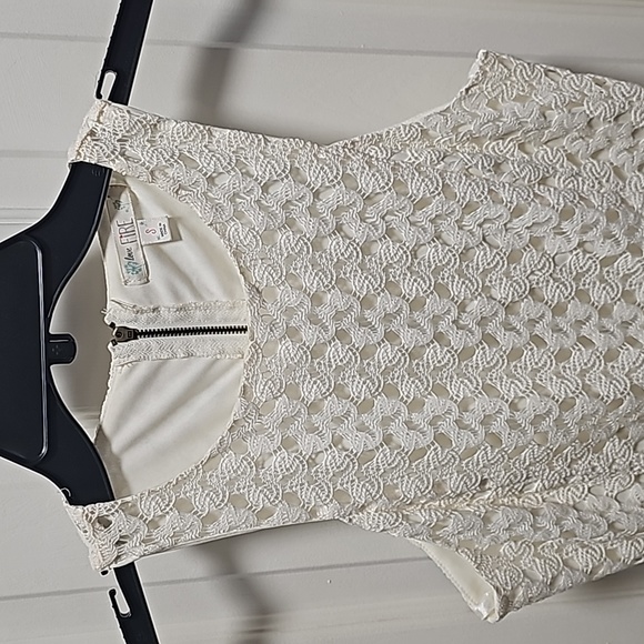 Ladies cream sleeveless dress - Picture 6 of 6